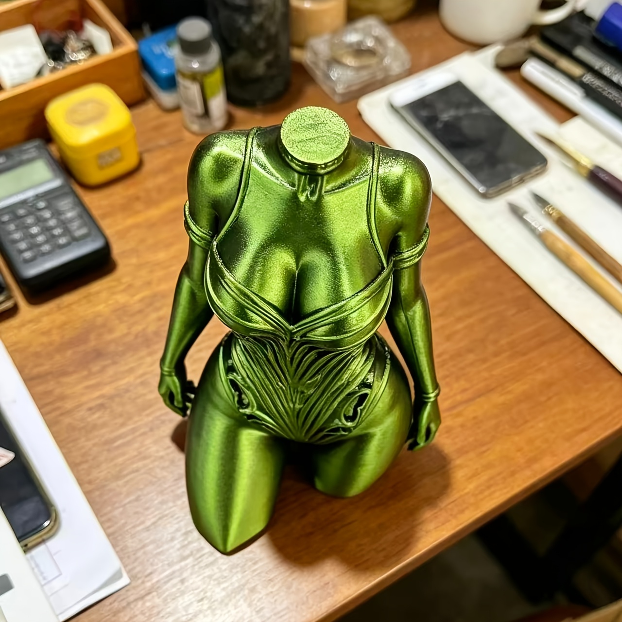 Cyberpunk stijl vrouwen torso  - Office Furniture Hon recensie en prijs